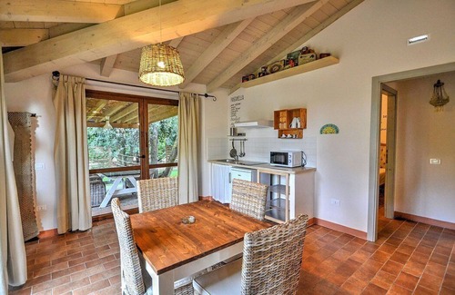 Marina di Castagneto Carducci House | Casa Aneto C: A welcoming apartment surrounded by the greenery, with Free WI-FI.