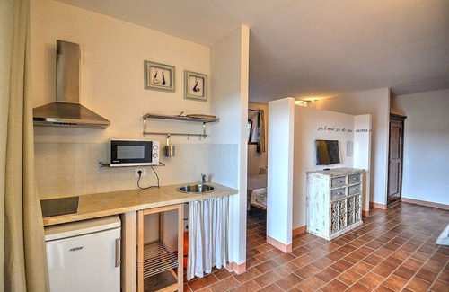 Marina di Castagneto Carducci House | Casa Aneto D: A welcoming apartment surrounded by the greenery, with Free WI-FI.