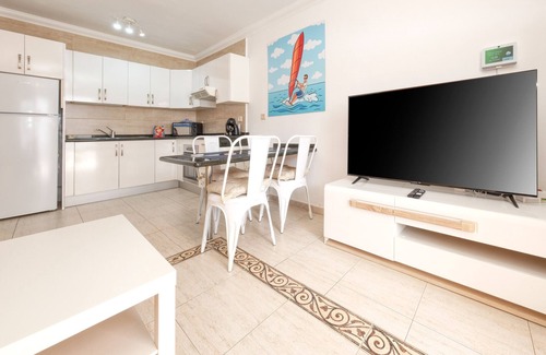 Puerto del Carmen Ski Chalet | Casa Appia 300m from the beach, heated pool