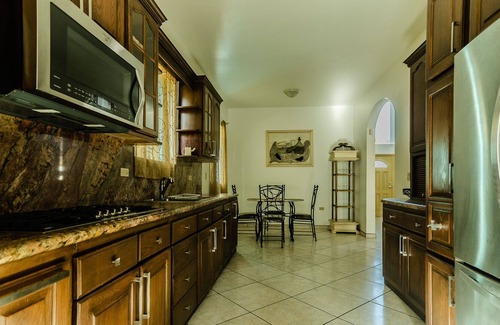 Loma Dorada House | | Casa Armonía | ☆ GATED ☆ PlentyOfPARKING ☆ 3minsBEACH | 4BR/2.5BA | 14ppl