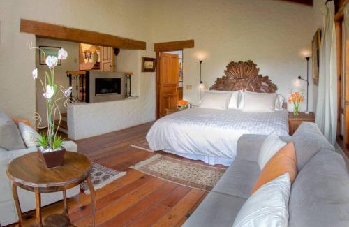Valle de Bravo House | Casa Avándaro con alberca, Río, Bosque y Cocinera!