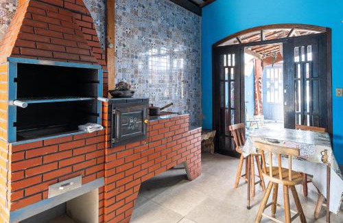 Caicara House | Casa azul, 2 quadras praia-wifi-garagem -churrasqueira e fogão a lenha - Aceita Caes -Caiçara-Praia Grande