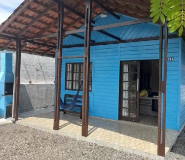 Guaratuba House | Casa Azul aconchegante, próx. a praia, Wi-Fi 300mb