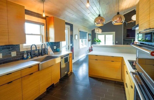 Chapin House | Casa Azul - Lake Murray - Close in - Spa like baths - New Dock
