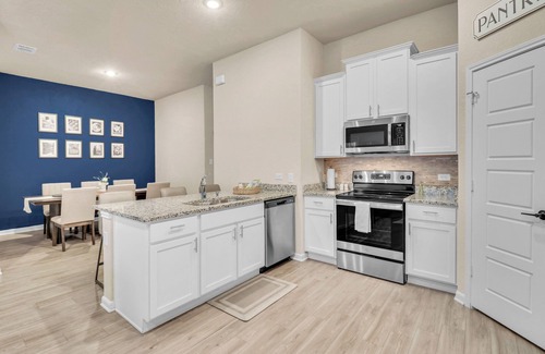 Southside House | Casa Azul: Near Lackland, Seaworld, Downtown Area