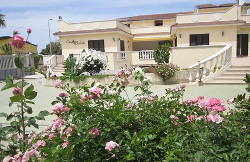Isola di Capo Rizzuto Apartment | Casa Bahati - Spacious apartment on the south coast of Italy.