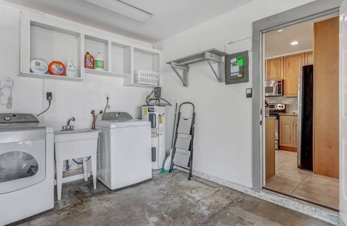 Bay Crest Park House | Casa Bahia 3 Bdr. Pool, Tampa Bay Access, 5 Miles to Beach. NO PETS ALLOWED