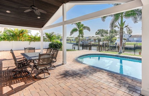Bay Crest Park House | Casa Bahia 3 Bdr. Pool, Tampa Bay Access, 5 Miles to Beach. NO PETS ALLOWED
