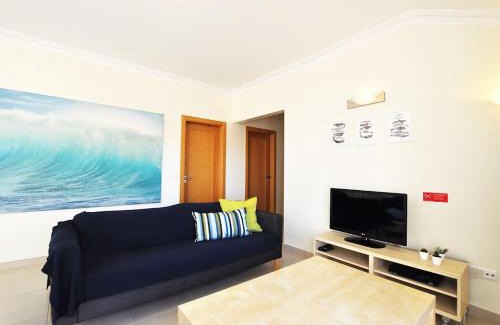 Ferrel Apartment | Casa Baleia - Praia e Piscina - 10 pessoas