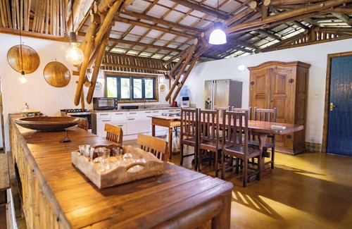 Frade Condo | CASA BAMBU ANGRA
