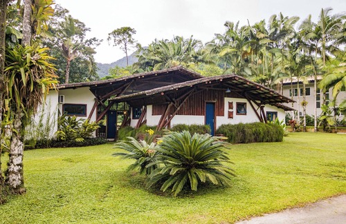 Frade Condo | CASA BAMBU ANGRA