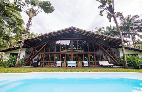 Frade Condo | CASA BAMBU ANGRA