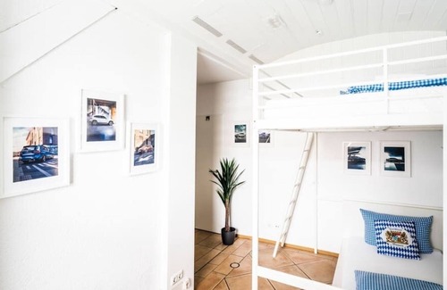Echarding House | ※ Casa BARvaria ※Incredible 8BR※ HUGE※With a BAR ※
