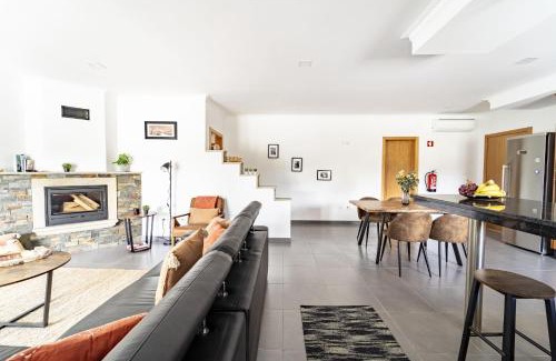 Castanheira House | Casa Belavista by House and People