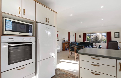 Nelson House | Casa Bella - Nelson Holiday Home