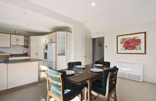 Nelson House | Casa Bella - Nelson Holiday Home