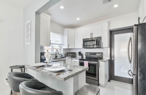Coral Way House | Casa Belle 3br W Pool & Bbq 10 Mins To Beach