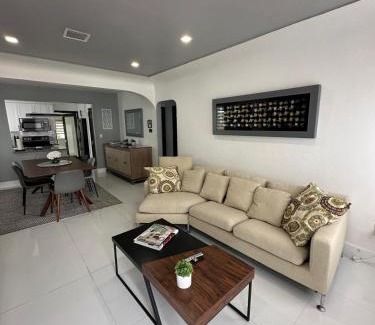 Coral Way House | Casa Belle 3br W Pool & Bbq 10 Mins To Beach