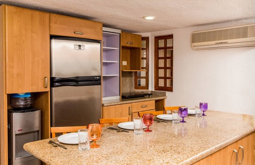 Zona Hotelera House | Casa Bijoux in the heart of Cancun's hotel zone, sleeps 16.