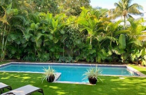 Flamingo Parks House | Casa Blanca - Chic Spanish-Style Cottage with Private Courtyard