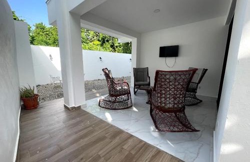 Cerros de Arroyo Hondo III Villa | Casa blanca