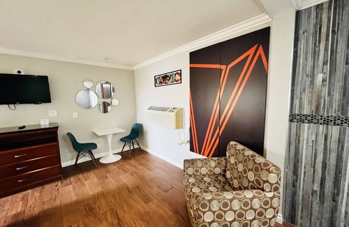 Orange Hotel | Casa Blanca Hotel & Suites Orange