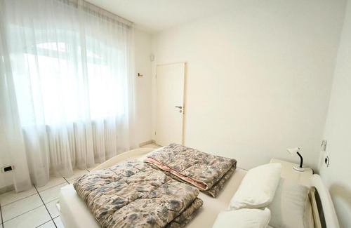 Lesa Villa | Casa Blanca