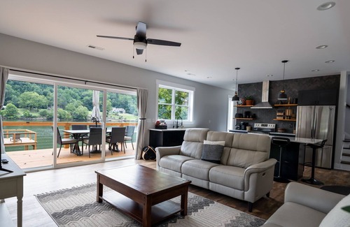 Chattanooga House | Casa Blanca on the Tennessee River Gorge Chattanooga