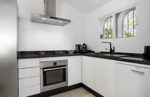 Estepona Villa | Casa Blanca | Villa with garden in Estepona