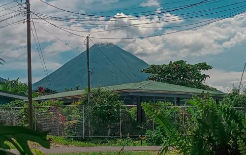 Penas Blancas House | Casa Bliss Arenal: Casa Rústica en La Fortuna