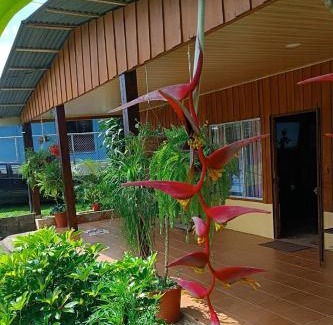Penas Blancas House | Casa Bliss Arenal: Casa Rústica en La Fortuna
