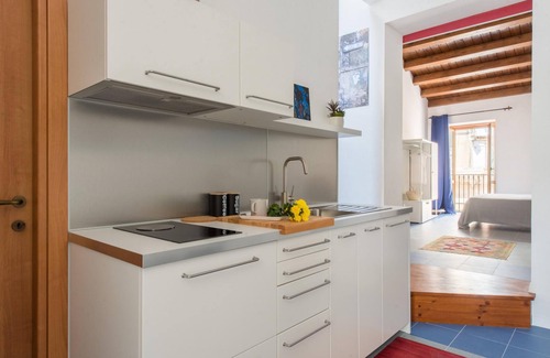 Castellammare Vucciria Apartment | Casa Blu con Terrazza Alla Vucciria by Wonderful Italy
