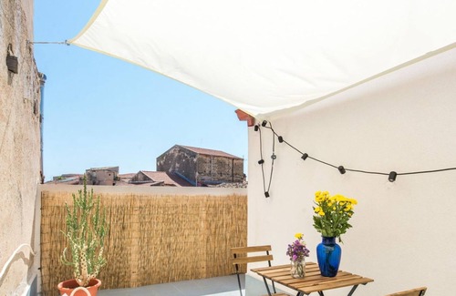 Castellammare Vucciria Apartment | Casa Blu con Terrazza Alla Vucciria by Wonderful Italy