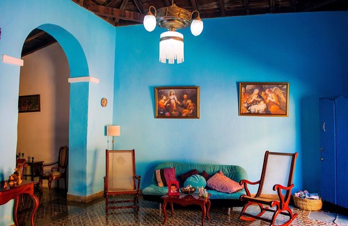 Trinidad House | Casa Blue Media Luna