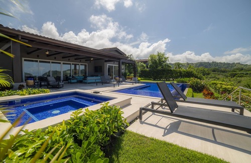 Herradura Villa | Casa Blue Sail Ocean view private pool six bedrm