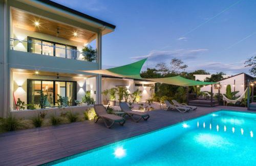 Playa Langosta House | Casa Bo Jungle - Steps to Tamarindo Beach - Surf Pool