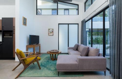 Playa Langosta House | Casa Bo Jungle - Steps to Tamarindo Beach - Surf Pool