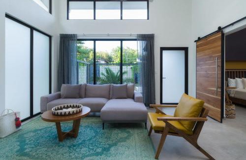 Playa Langosta House | Casa Bo Jungle - Steps to Tamarindo Beach - Surf Pool