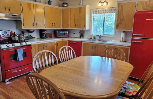Winthrop House | Casa Bogart-Dog Friendly, 3 Bedroom, Sits 1 Block Above heart of Winthrop!
