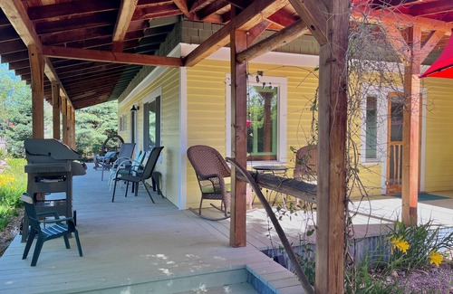 Winthrop House | Casa Bogart-Dog Friendly, 3 Bedroom, Sits 1 Block Above heart of Winthrop!