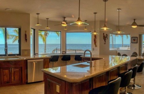 Laderas del Mar Apartment | Casa Brisa Del Mar Beach Front Living with Pool and Spa