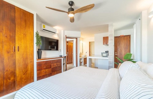 San Pedro Villa | Casa Brisa & The PoolClub at Mahogany Bay!