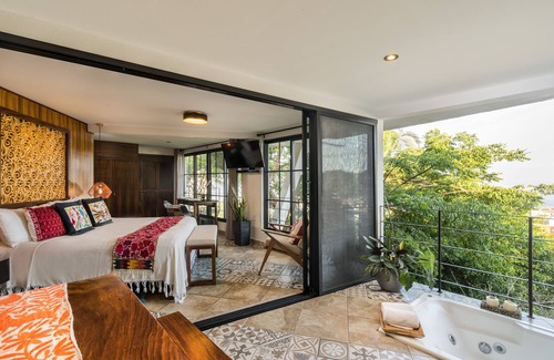 Romantic Zone Hotel | Casa Cúpula Luxury LGBT Boutique Hotel
