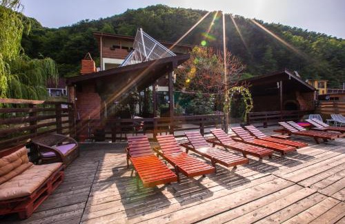 Dubova House | Casa Camelia