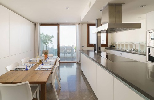 Pollensa Ski Chalet | Casa Canigo - Townhouse 5 minutes walk to the Square