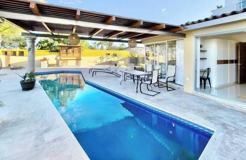 El Centenario House | Casa Caracol - Spacious, Pool, Beach front