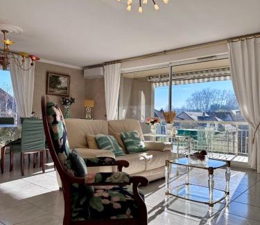 Brive-la-Gaillarde Apartment | Casa Cardinal-Grand T3 secteur HôpitalCentreVille