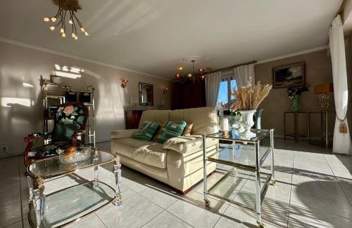 Brive-la-Gaillarde Apartment | Casa Cardinal-Grand T3 secteur HôpitalCentreVille