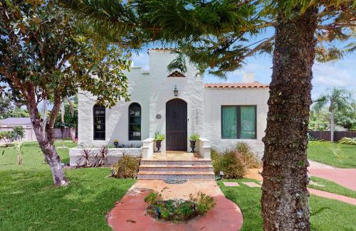 Sebring House | Casa Castillo