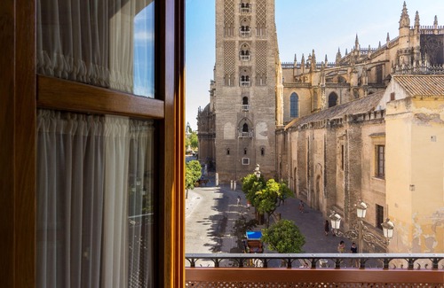 Santa Cruz House | Casa Catedral. 4 bedrooms, private terrace, views